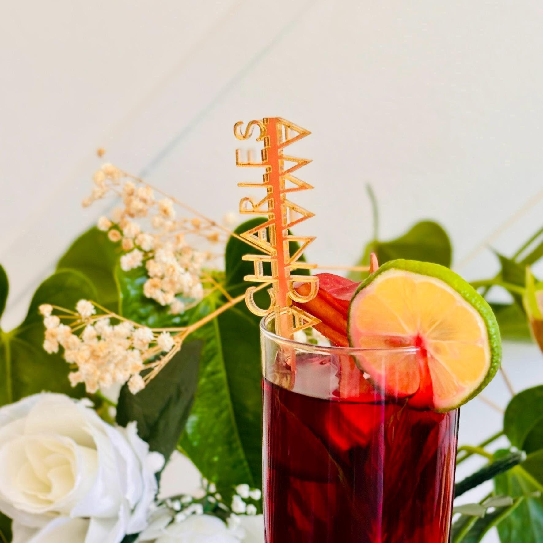 Drink stirrers in gold color